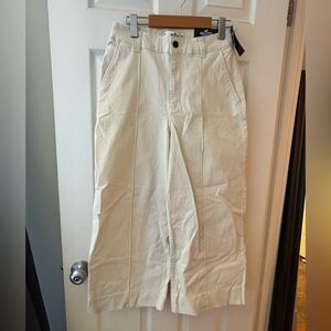 Hollister NWT cream ultra high rise wide leg pant size M stretch cropped